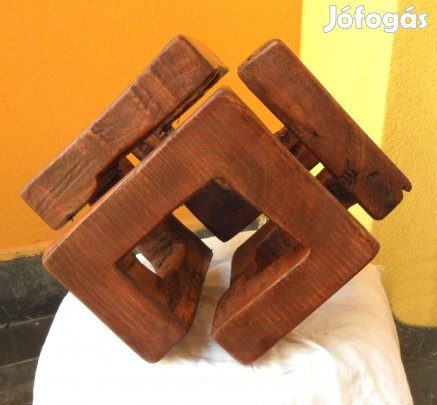 "Végtelen egyensúly" szignózott fafaragás