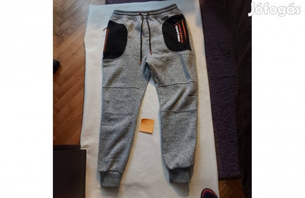 "XL"-es méretű szűrke alapszínű férfi szabadidőnadrág