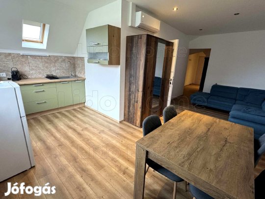  BALATONSZÁRSZÓ KÖZPONT  FELÚJÍTOTT APARTMAN ELADÓ! 