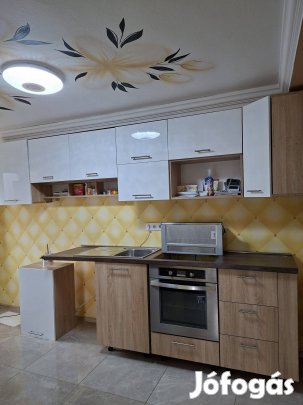 Eladó kónyha szekrény  magasfényü gépekel.