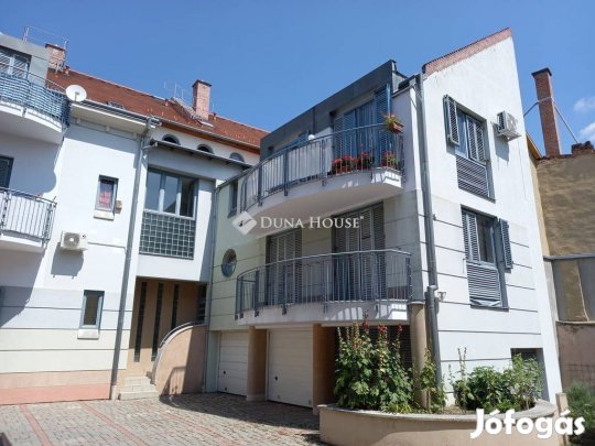 ===Irodának is kiváló Mária utcai lakás kiadó===