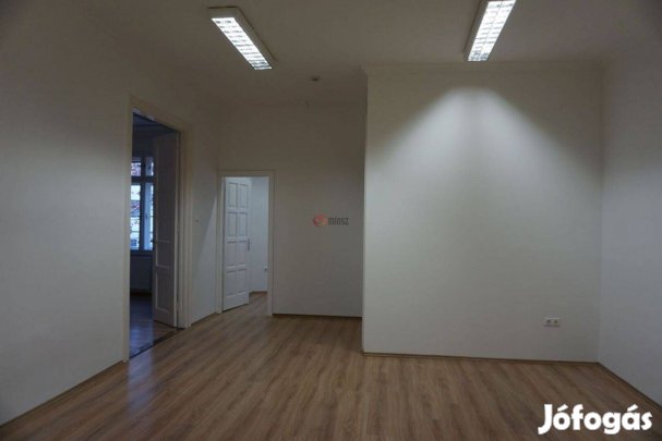???? Kiadó belvárosi irodák Békéscsaba szívében! ???? Modern 686_koimp