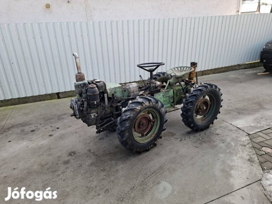 egy hengeres hatz diesel összkerékhajtásos kerti traktor
