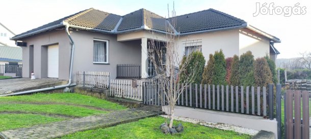 rkton ignyes, j pts csaldi hz, panorms saroktelken elad!