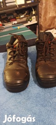 acélbetétes bakancs