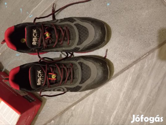 acélbetétes munkás cipő