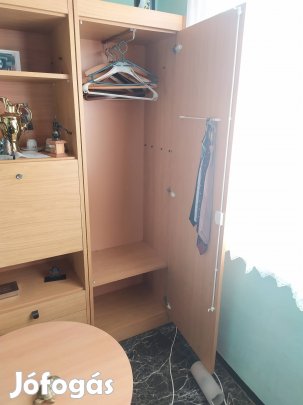 akasztós szekrény 
