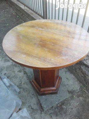 antik oszlopos lábú kör alakú asztal