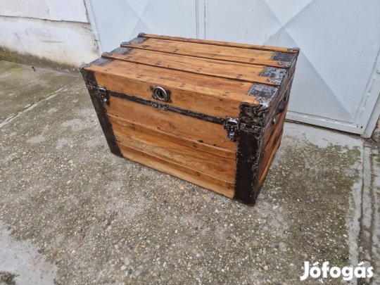 antik utazó láda népi régiség régi utazóláda régi hajóláda 
