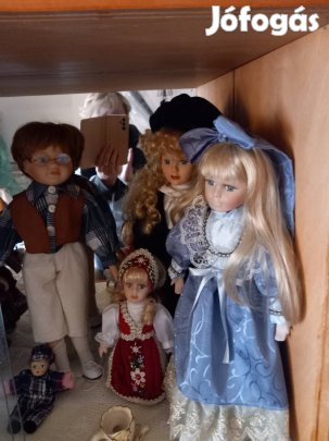 aranyos  porcelán baba