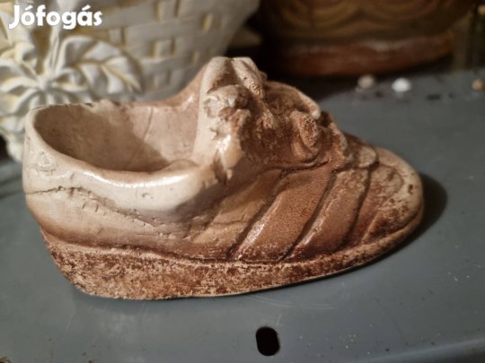 bájos kerámia kiscipő 15cm