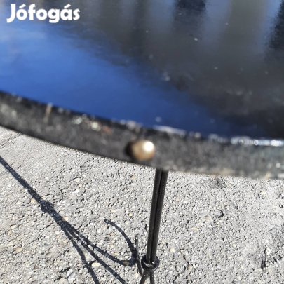 bájos vas lábú virágos vagy teraszasztal vagy kavezós asztal