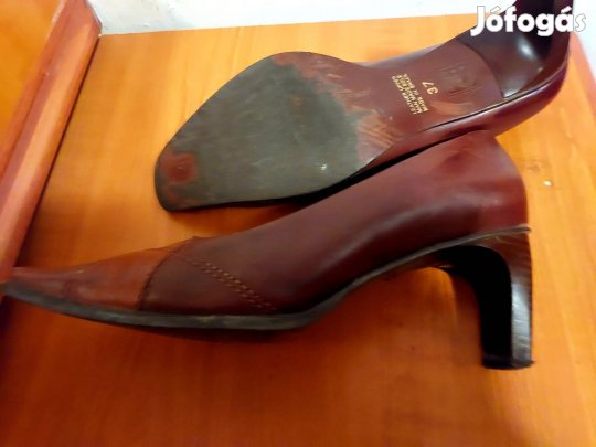 barna bőrcipó 37 es