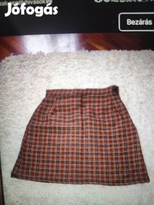 barna kockás szoknya 