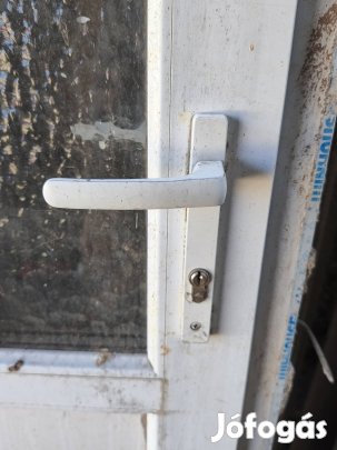 bejárati ajtó 