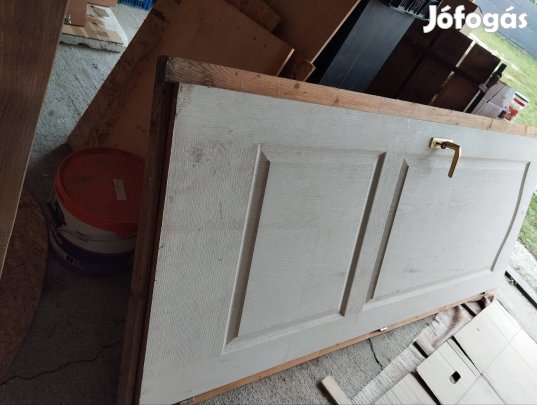 beltri ajtó tokkal