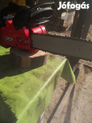 benzines láncfűrész (kis méretű)