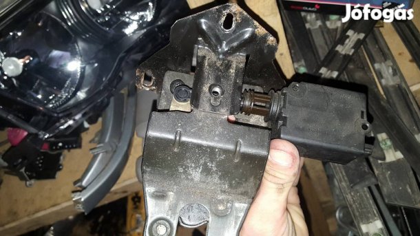 bmw e39 csomagter zar