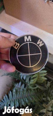 bmw fekete motorhazteto emblema