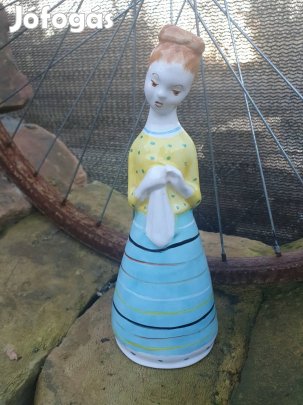 bodrogkeresztúri lány zsebkendővel