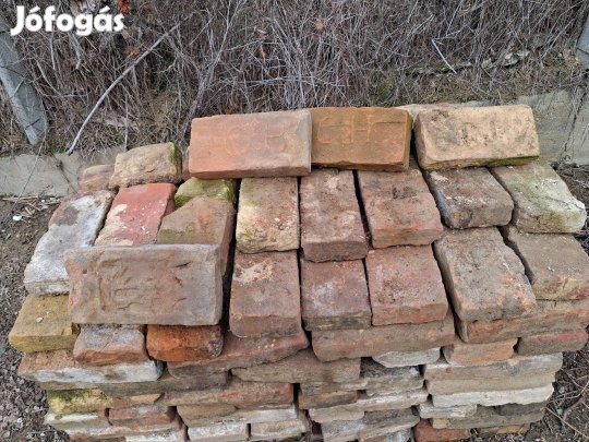 bontott nagyméretű tegla