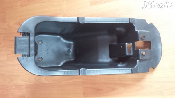 brd-047 ülés alatti tároló 2016 utáni modellhez