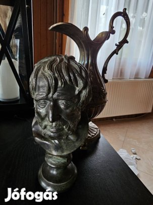 bronz szobor és váza