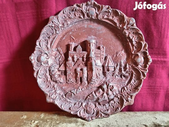 bronzírozott fém öntvény falitál