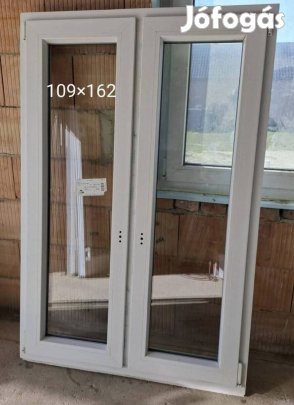 bukó nyíló műanyag ablak 