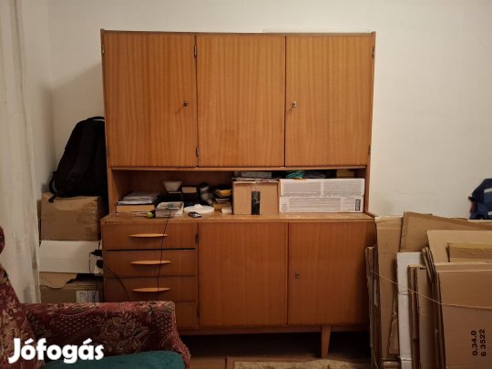 bútor régi, masszív, igazi fából