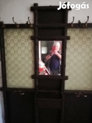 bútorok , porcelánok