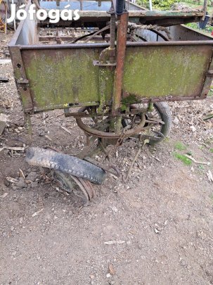 csacsi fogat, szerszámokkal együtt. 
