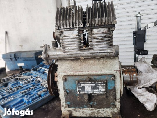 cseh kompresszor blokk