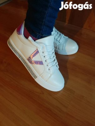 csillogó köves sneaker cipő