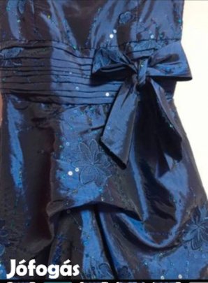 csinos kislány. alkalmi ruha