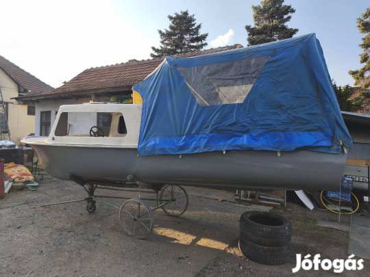 csónak eladó.