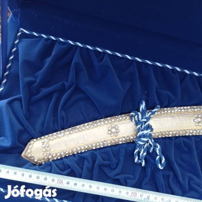 dísztárgy dobozában eladó 