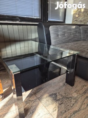 dohányzó üveg asztal