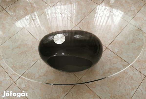 dohányzóasztal üvegtetejü