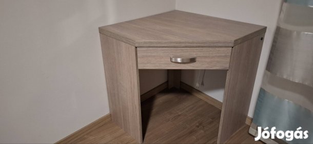 dolgozó sarok asztal 
