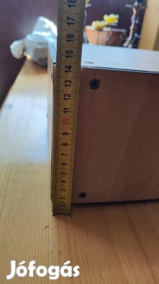 egyedi készítésű asztali rádió 