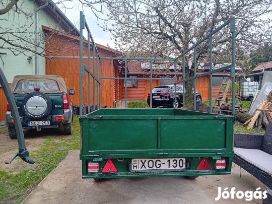 egyedi kivitelezésü utánfutó