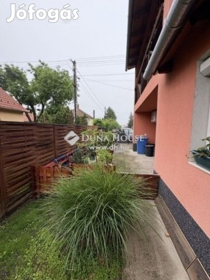 egyetemvárosi kertes társasházi lakás