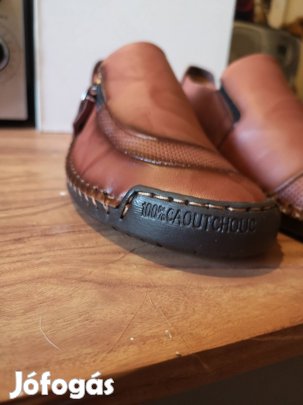 egyszersem viselt. mokaszin 