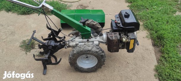 egytegelyes kistraktor casorzo talajmaroval szép állapotban eladó 