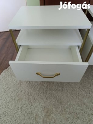 éjjeli szekrény 