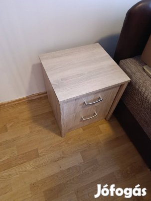 éjjeli szekrény 