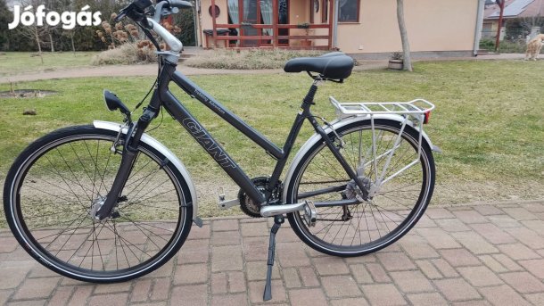 eladó 28-as Giant felnőtt kerékpár 
