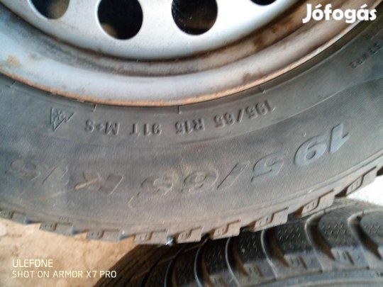eladó a képeken látható téligumi szett 