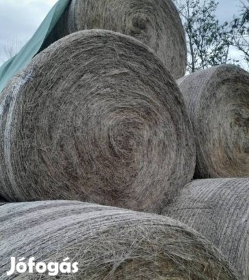 eladó fű széna bálák.